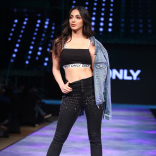 Kiara Advani New Latest HD Photos | Vinaya Vidheya Rama Movie Heroine Kiara Advani Photo Shoot Images | Vinaya Vidheya Rama Actress